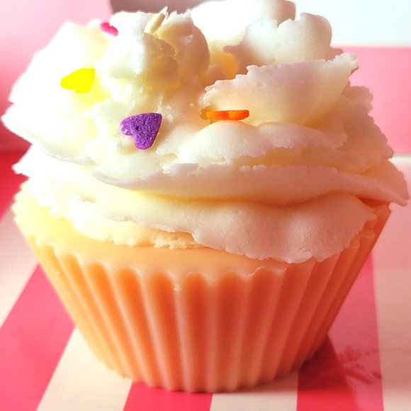Warm Vanilla Butter Cream Cupcake Birthday Confetti Hearts Scented Soy Wax Melts - Picture 8 of 14